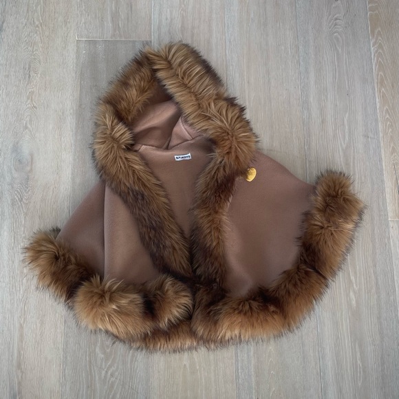 Banditz faux fur cape - Picture 2 of 6
